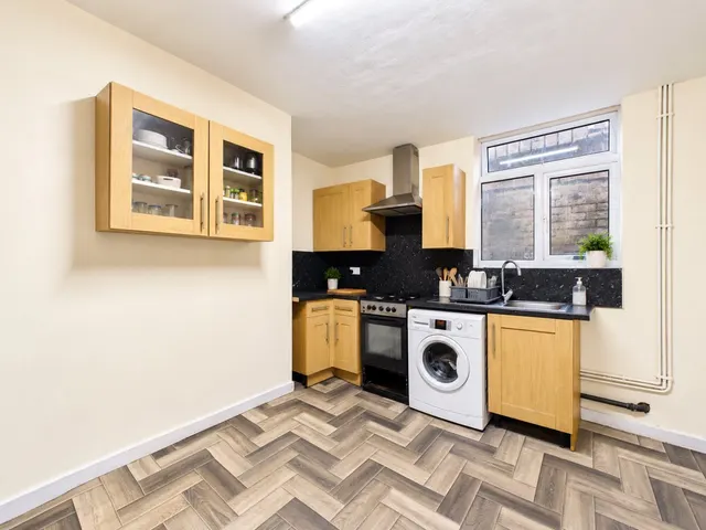 Kingswood Street, Bradford, BD7, photo 3