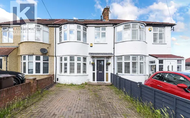 Esher Avenue, Cheam, SM3, photo 1