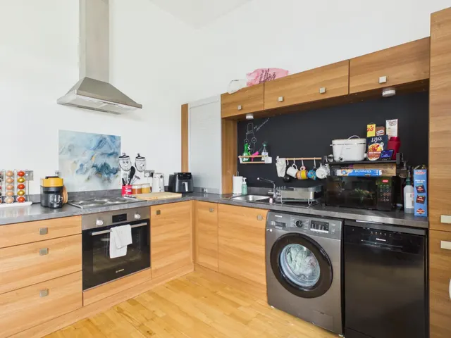 Barton Court Central Way, Warrington, WA2, photo 2