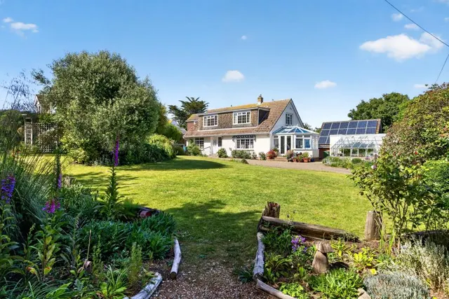 Gate Lane, Freshwater, PO40, photo 1
