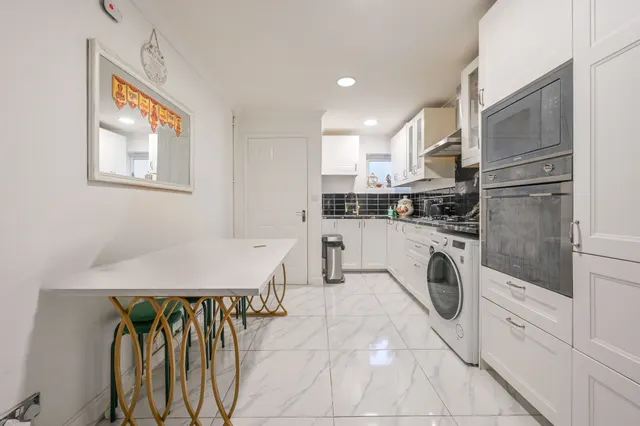 Photo 3 — 55 Abbott Road, London