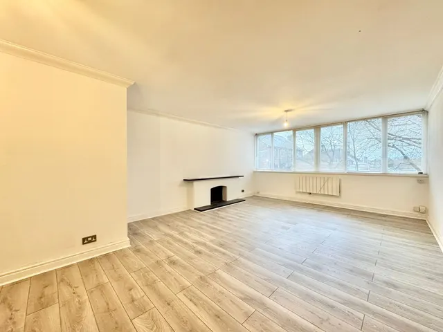 Photo 2 — Swanston Grange, Dunstable Road, Luton, LU4
