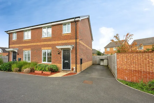 Gorse Fields, Pershore, WR10, photo 2