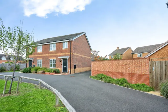 Gorse Fields, Pershore, WR10, photo 1