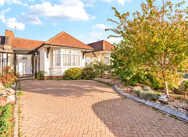 George V Avenue, Lancing, BN15, photo 1