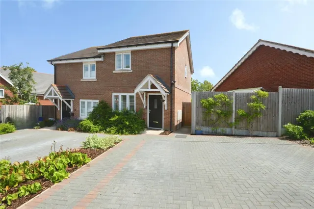 House Under Offer with 2 bedrooms in Stansted, CM24, photo 1