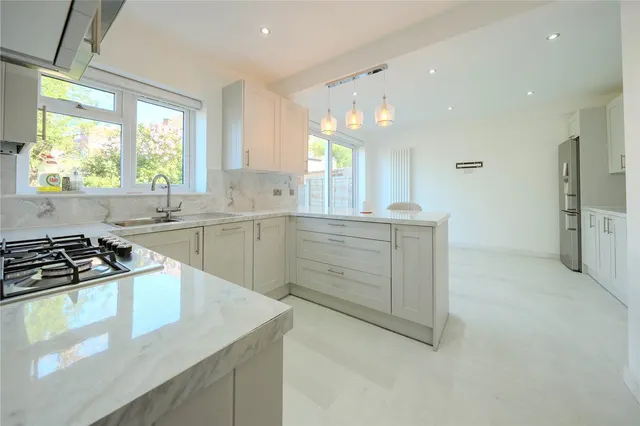 West Lea Gardens, Leeds, LS17, photo 2
