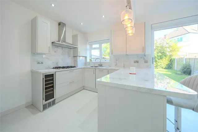 West Lea Gardens, Leeds, LS17, photo 3