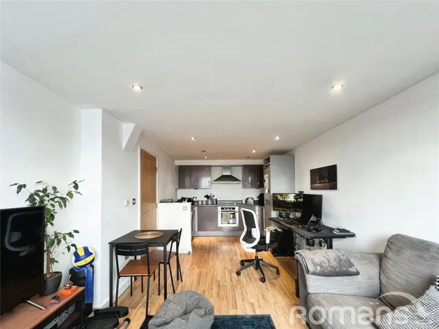 Southwell Park Road, Camberley, GU15, photo 3