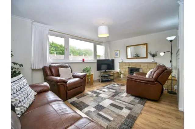 Photo 2 — Elgin Drive, Glenrothes