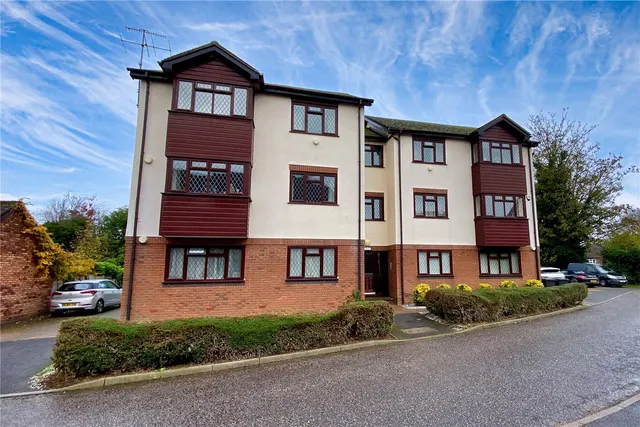 Groves Close, Bourne End, SL8, photo 1