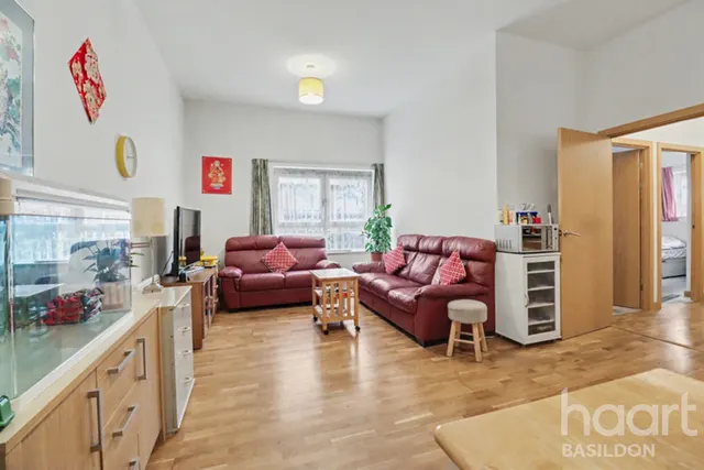 Cherrydown East, Basildon, SS16, photo 3