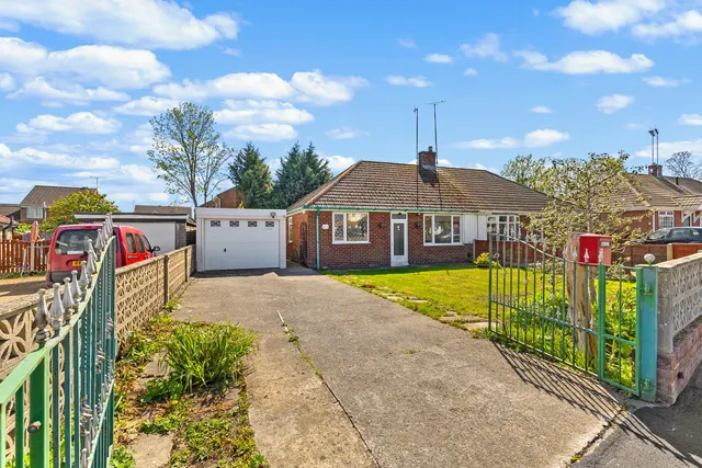St. Ives Close, Pontefract, WF8, photo 1