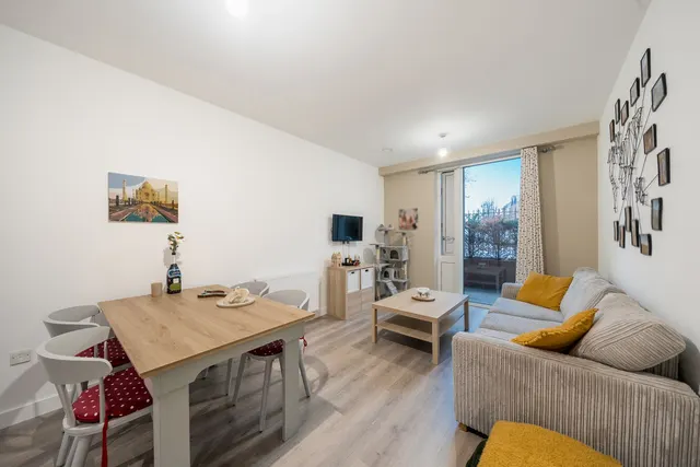 Photo 2 — Glenthorne Road, Hammersmith, London, W6