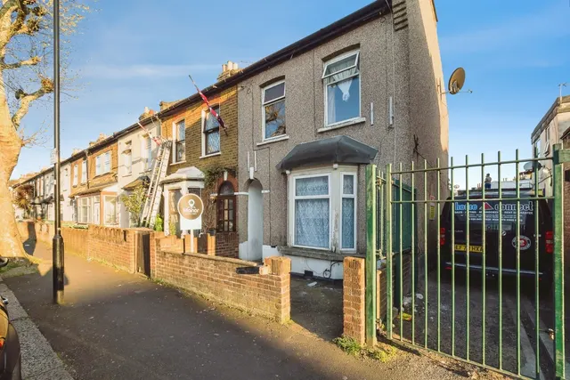 Stanley Road, London, E12, photo 1