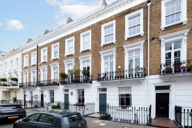 Photo 2 — Moreton Place, London, SW1V