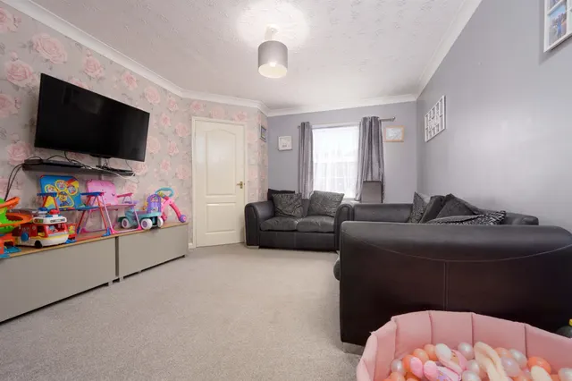Blenheim Way, Kettering, NN15, photo 3