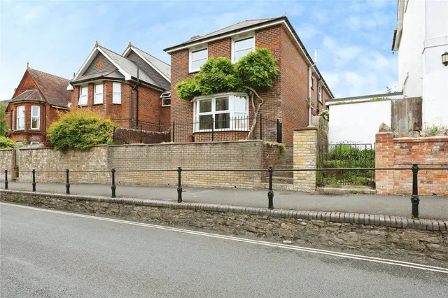St. Johns Road, Newport, PO30, photo 1