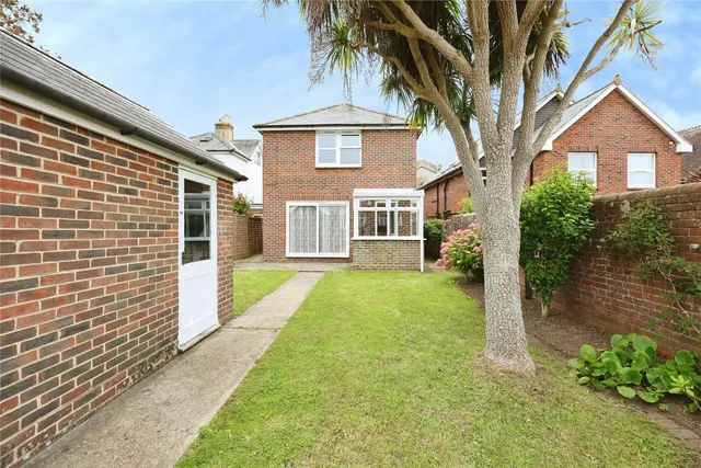 St. Johns Road, Newport, PO30, photo 3