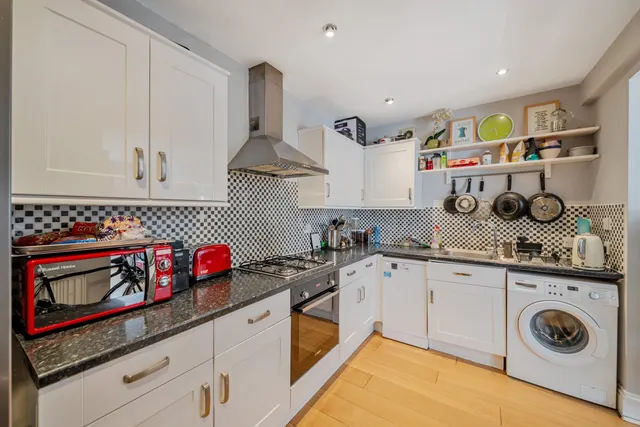 Photo 3 — Vicarage Grove, SE5
