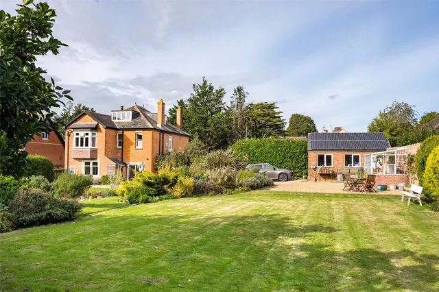 Salisbury Road, Blandford Forum, DT11, photo 3