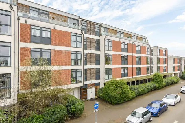 Photo 3 — Victoria Avenue, West Molesey KT8 1TL