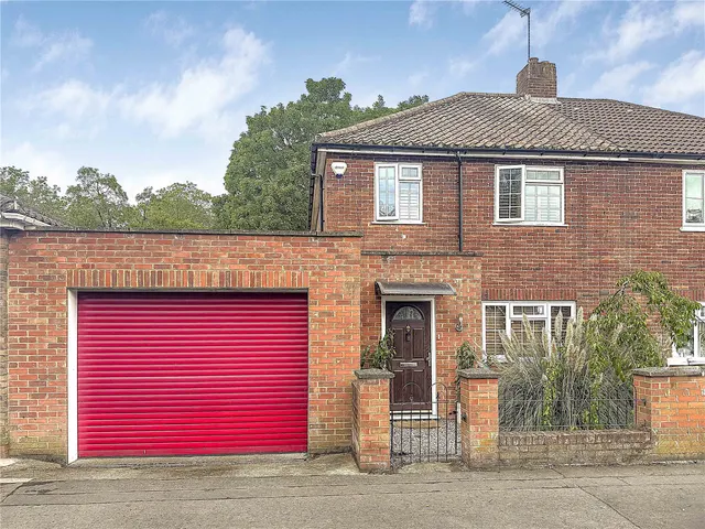 Mill Farm Crescent, Whitton, TW4, photo 1