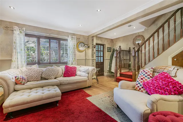 Mill Farm Crescent, Whitton, TW4, photo 2