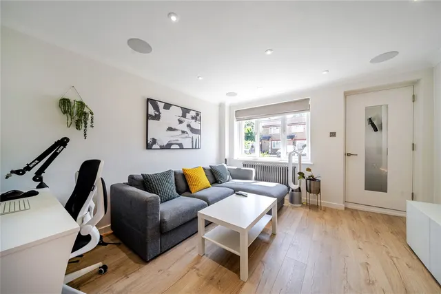 Photo 3 — Gwydor Road, Beckenham, BR3