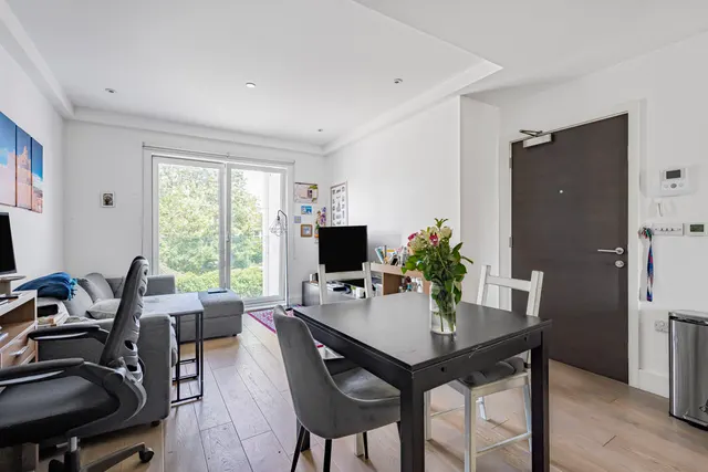 Stewarts Road, London, SW8, photo 2
