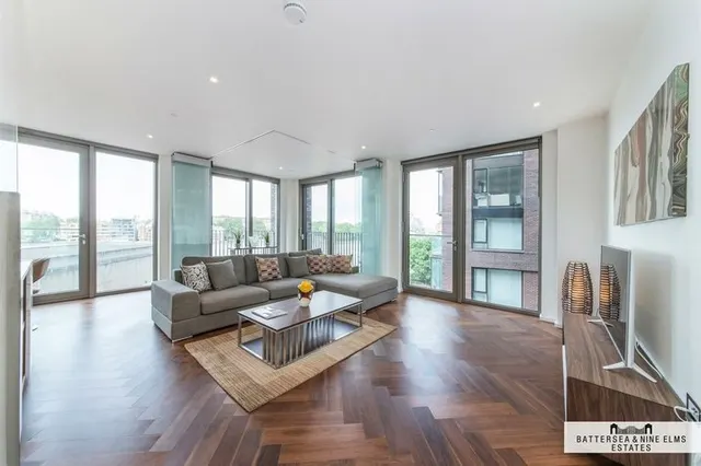 Embassy Gardens, SW11, photo 1