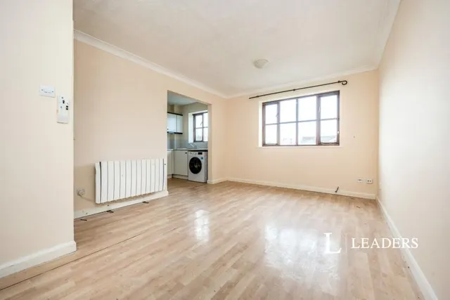 Grace Avenue, Oldbrook, MK6, photo 2