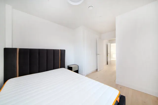 Stonhouse Street, London, SW4, photo 2