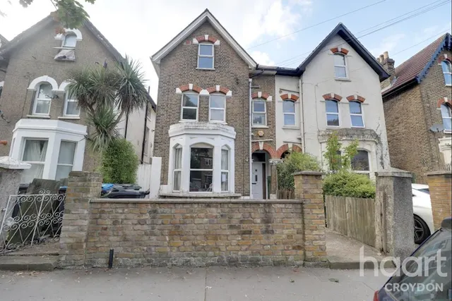 Dagnall Park, SE25, photo 1