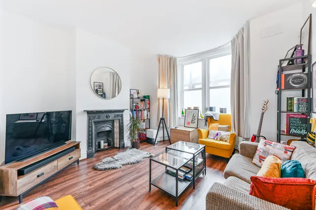 Photo 2 — Ground Floor, 115 Kilburn Lane, London