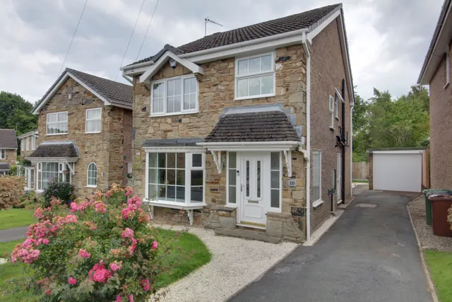 East Causeway Vale, Adel, LS16, photo 1