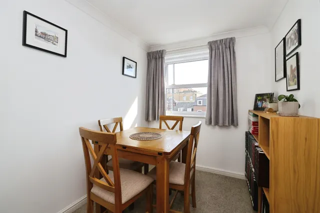 New Park Street, Devizes, SN10, photo 3