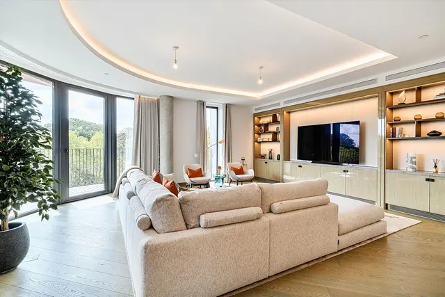 Bayswater Road, London, W2, photo 1