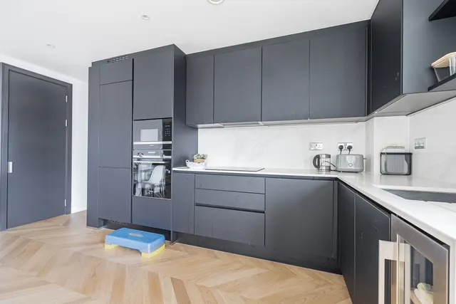 Photo 3 — Flat 1903, Hennessey Apartments, Woolwich
