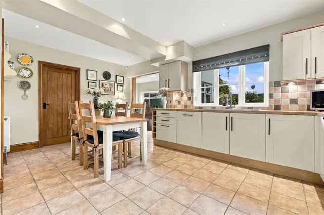 with 4 bedrooms in Great Bardfield, Nr Braintree, CM7, photo 3