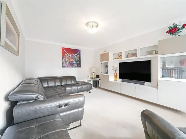 Photo 3 — Woodfoot Quadrant, Parklands, Glasgow City, G53