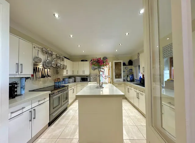Photo 3 — 156 Drove Road, Swindon, Wiltshire, SN1 3AG