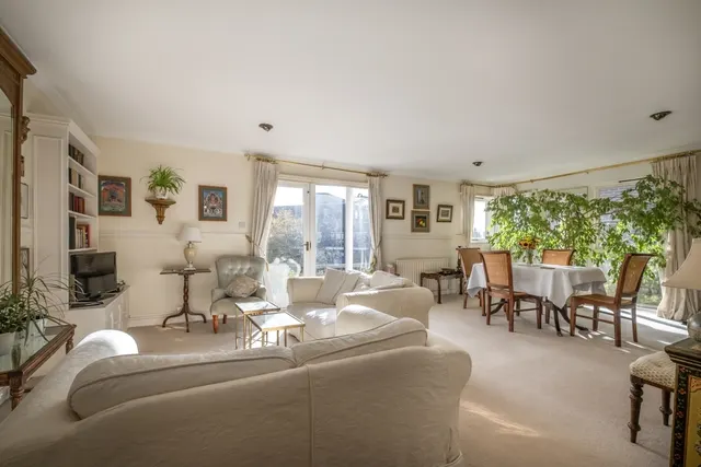 Warwick Drive London SW15, photo 1