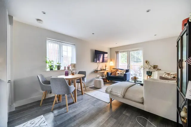 West Wycombe Road, High Wycombe, HP12, photo 3