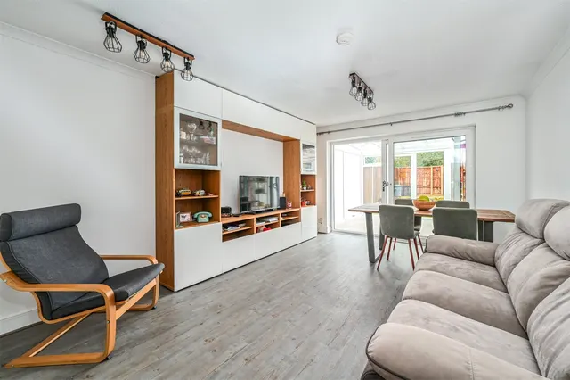 Photo 3 — Maple Close, Ash Vale, Guildford, Surrey, GU12 5JZ