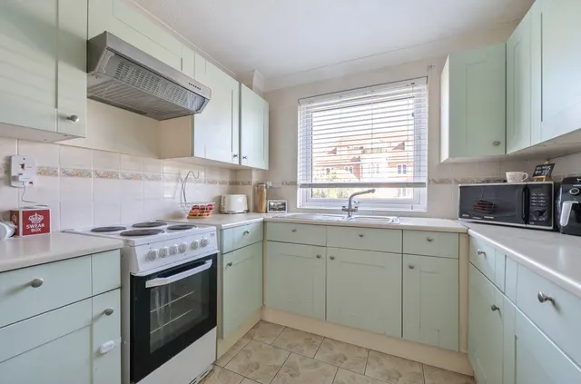 Wallace Avenue, Worthing, BN11, photo 3