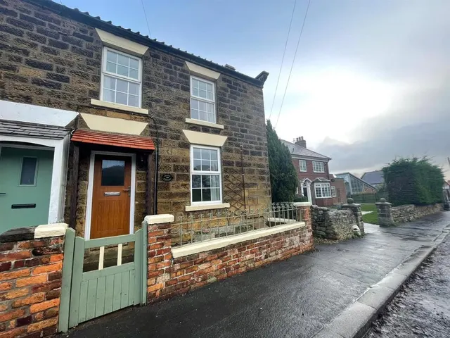 3 bedroom house — 50 High Street Burniston, Scarborough YO13 0HJ