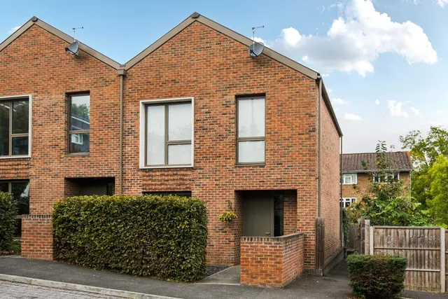 Ravensdale Gardens, London, SE19, photo 1