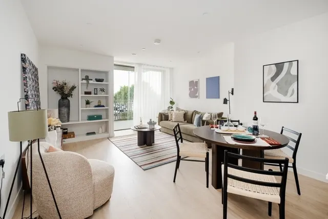 Ferry Island, Heart Of Hale Lane, Lon..., photo 1