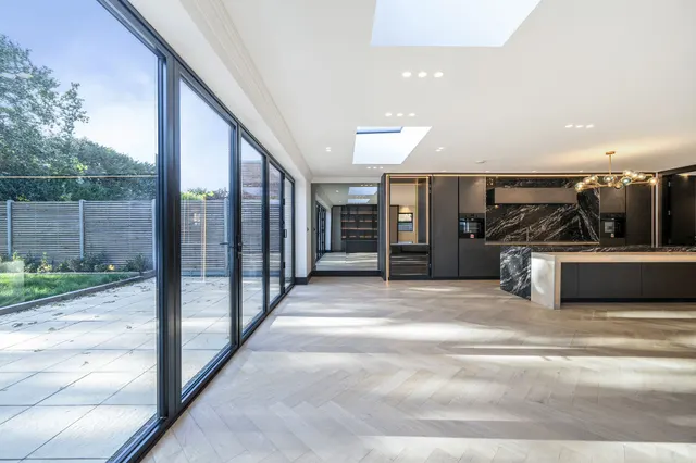Pipers Green Lane, Edgware, HA8, photo 3
